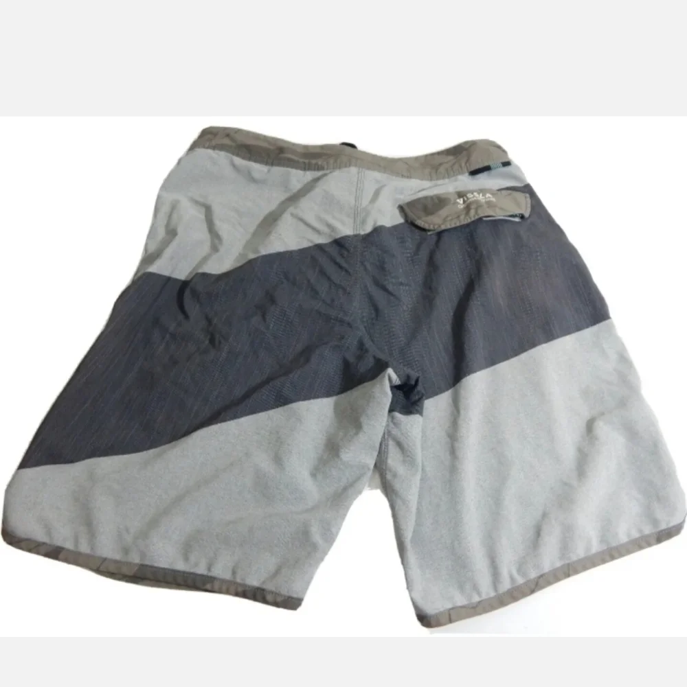 VISSLA trim swim